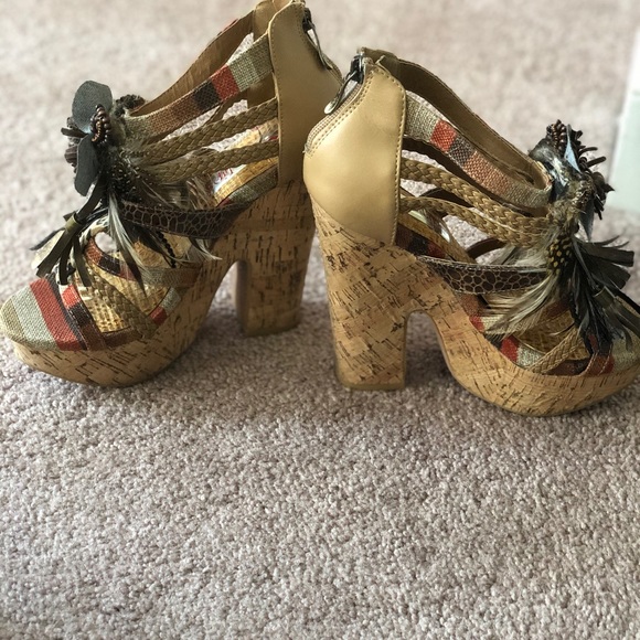 Feathered Sandals! - Picture 6 of 10